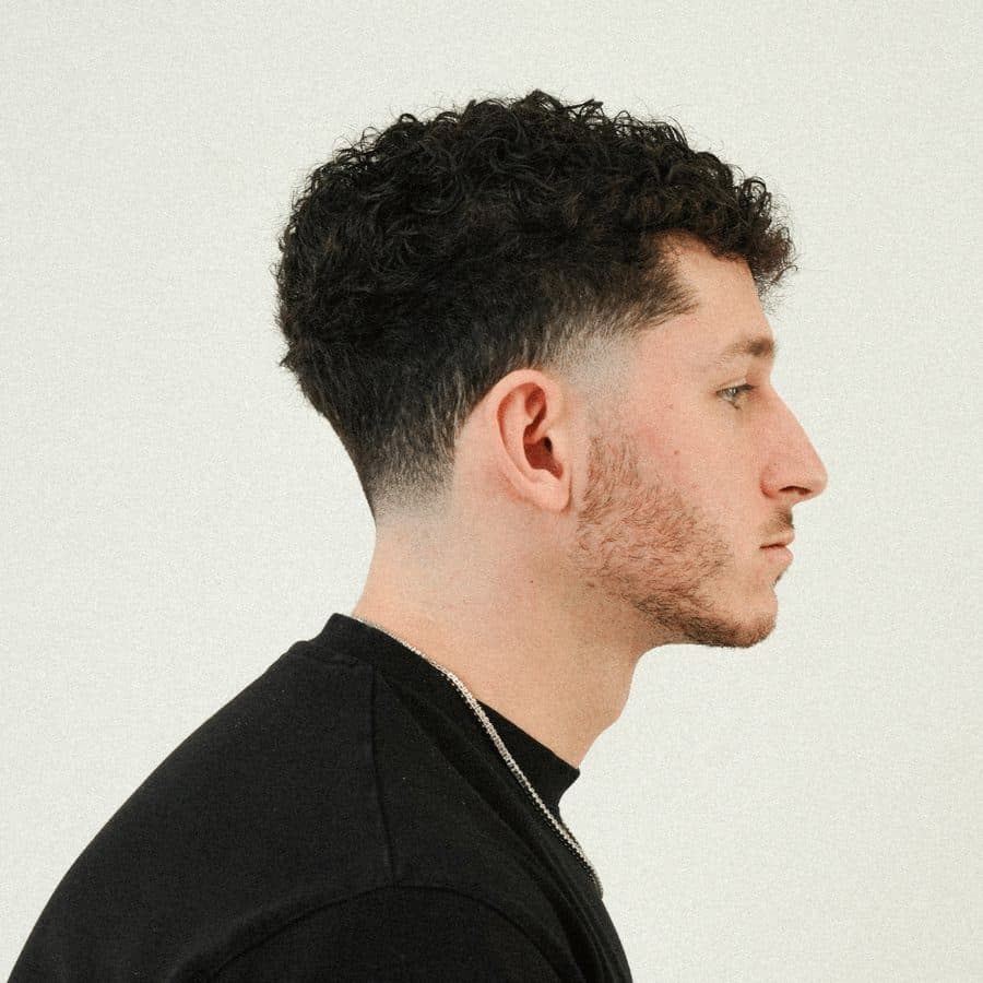 Corte fade con rulos