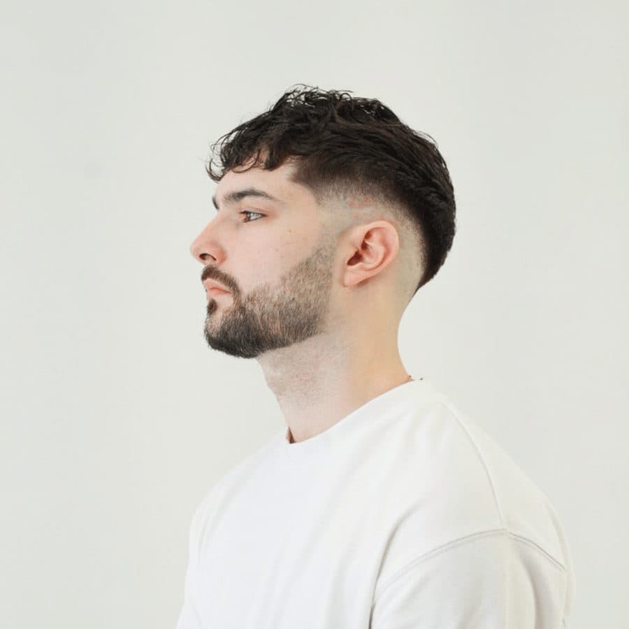 Corte mid fade y barba